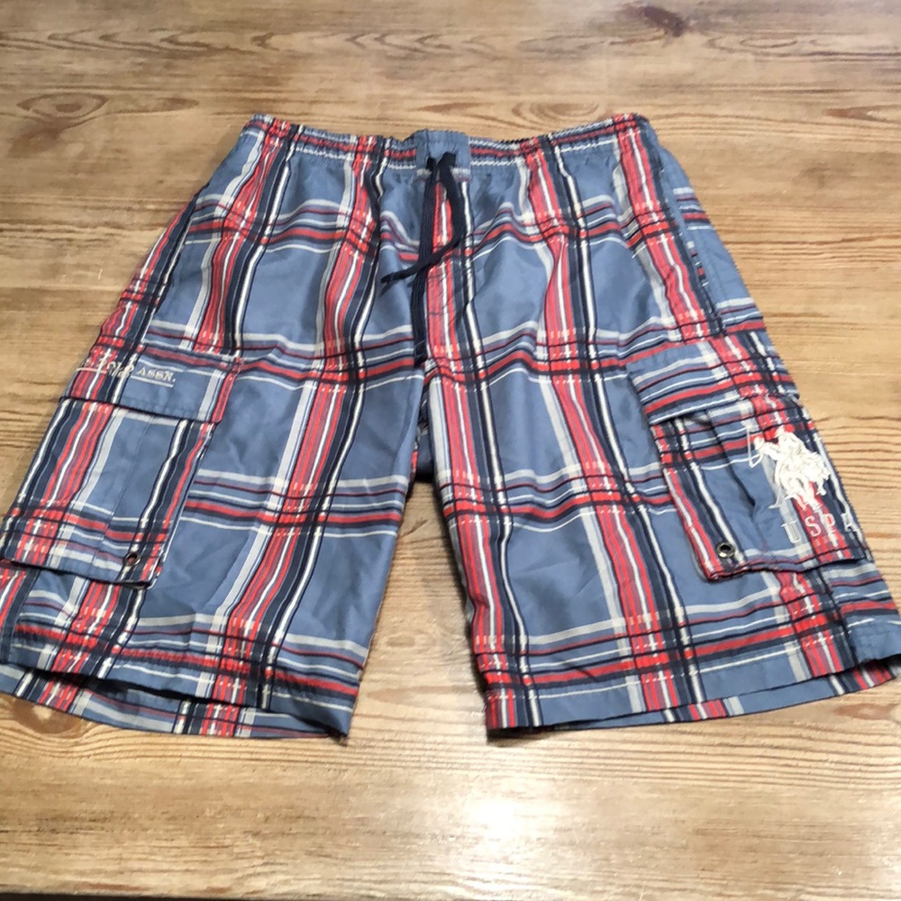 U.S. POLO ASSN MENS MEDIUM SWIM SHORTS PLAID RED WHITE BLUE